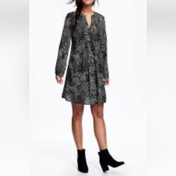 Old Navy Dresses & Skirts - Old Navy pleated swing dress size XS black / white print long sleeves NWT